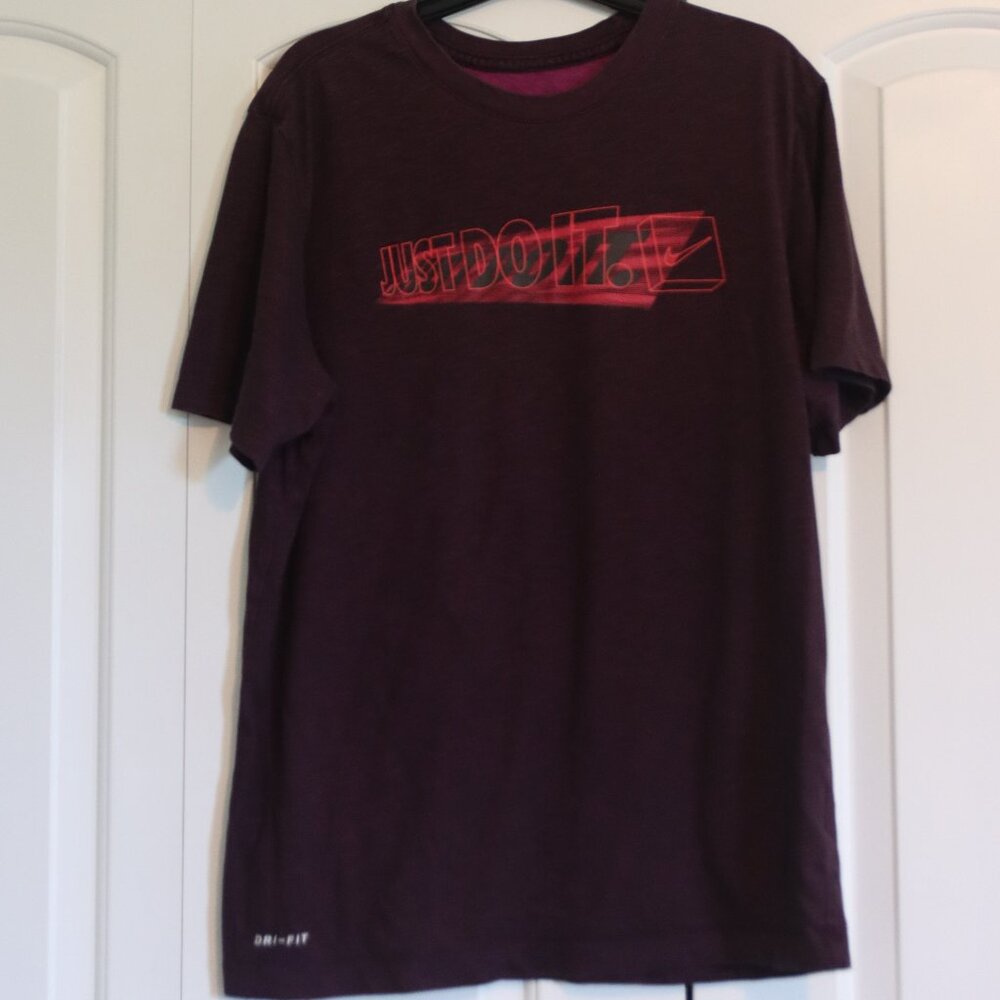 Nike The Nike Tee Dri- Fit Size Medium Athleisure/Lounge/Outdoors/Activewear
